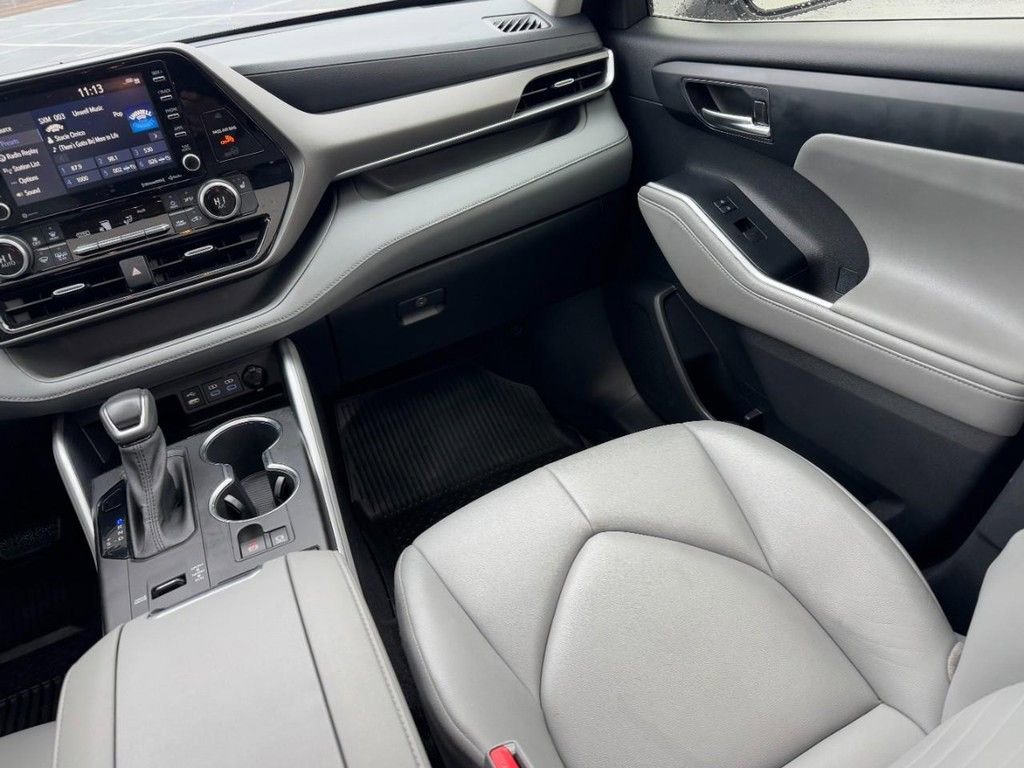 Certified 2022 Toyota Highlander XLE image 18