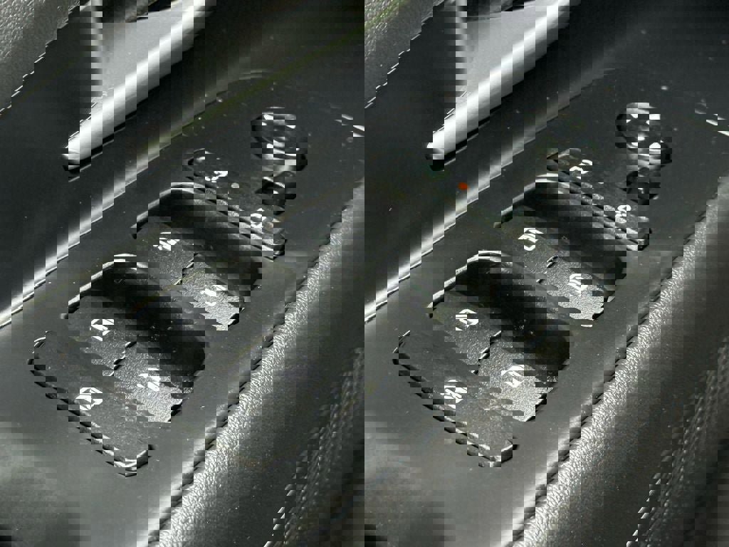 Used 2024 Hyundai Elantra Blue image 19