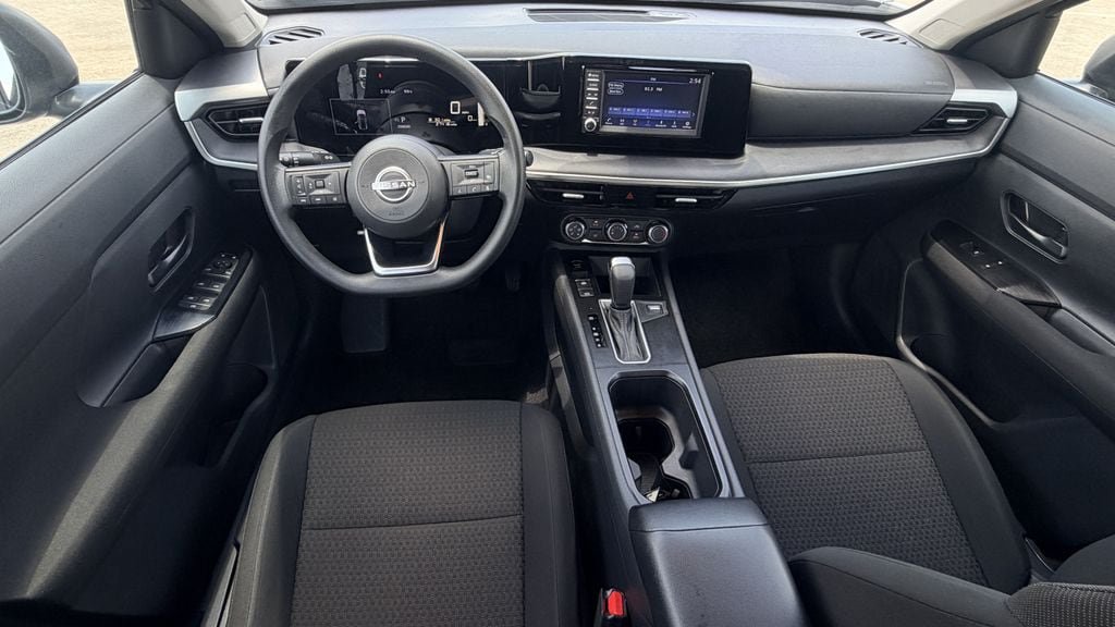 Used 2025 Nissan Kicks S FWD image 13