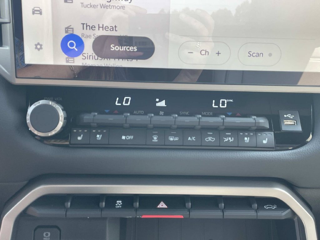 New 2026 Toyota Tundra Limited AWD/4WD image 40