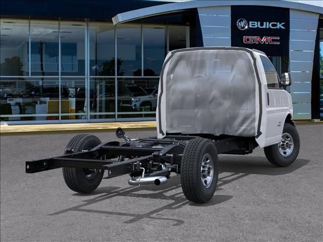 New 2025 GMC Savana 3500 w/ Power Convenience Package RWD image 4