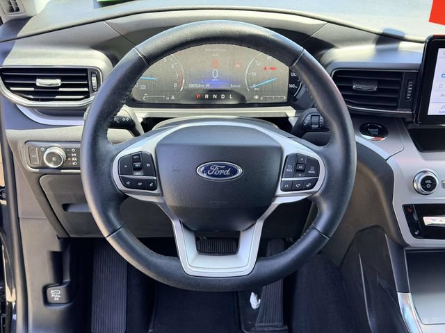 Used 2023 Ford Explorer XLT w/ Equipment Group 202A AWD/4WD image 18