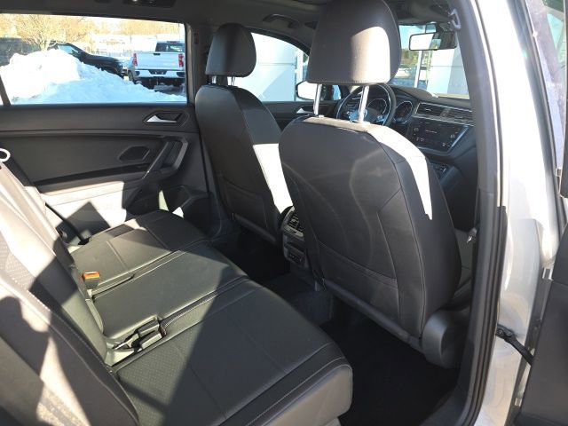 Used 2020 Volkswagen Tiguan SE R-Line image 12