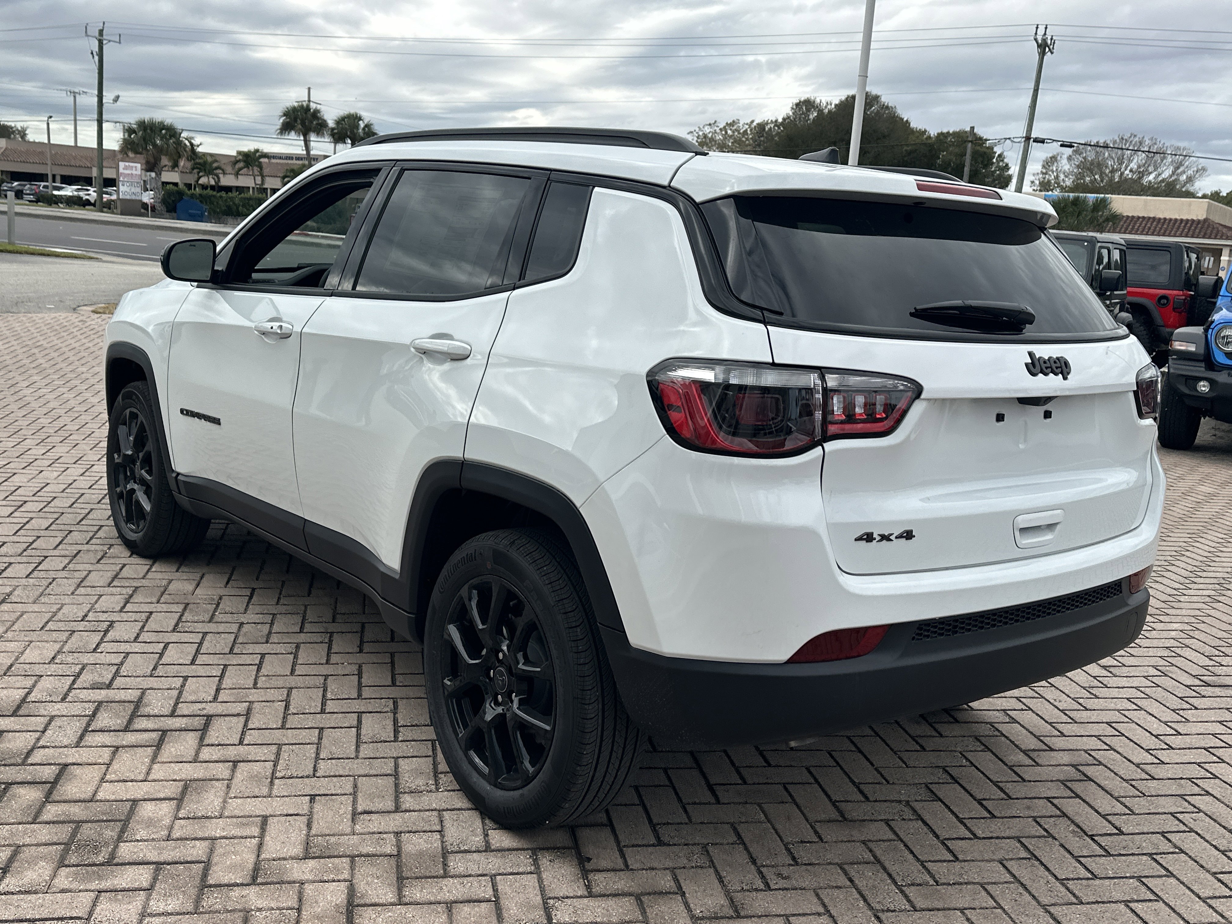 New 2026 Jeep Compass Latitude image 11