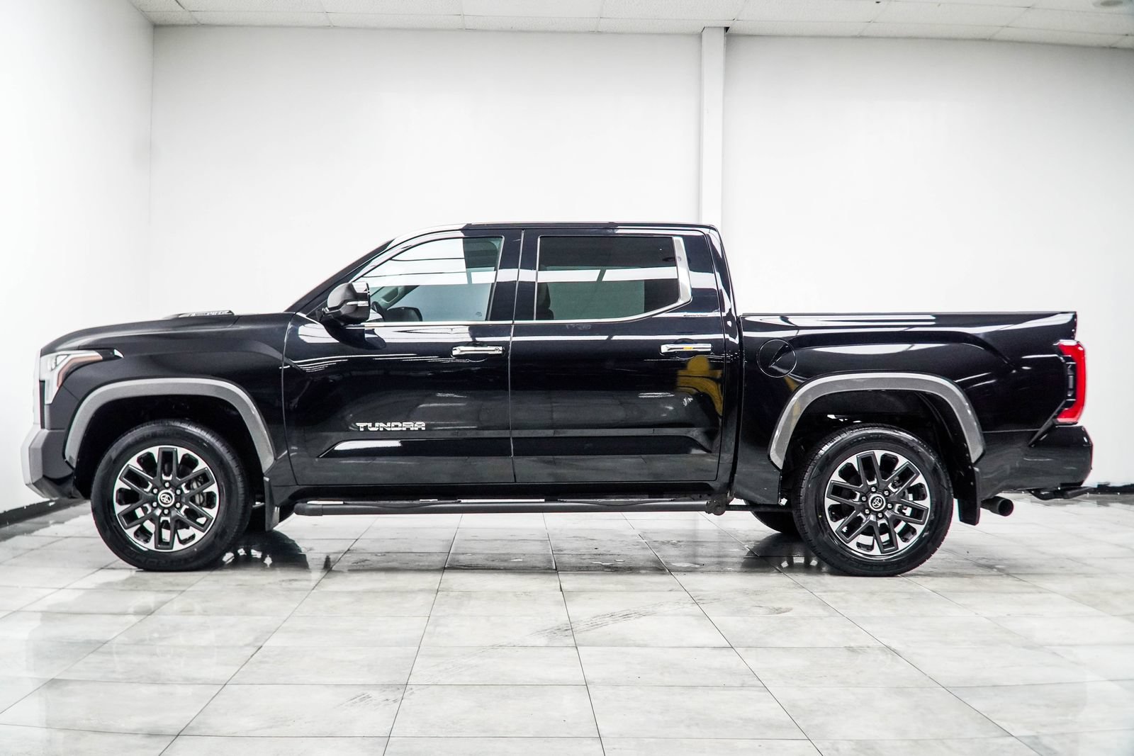 Used 2024 Toyota Tundra Limited AWD/4WD image 9