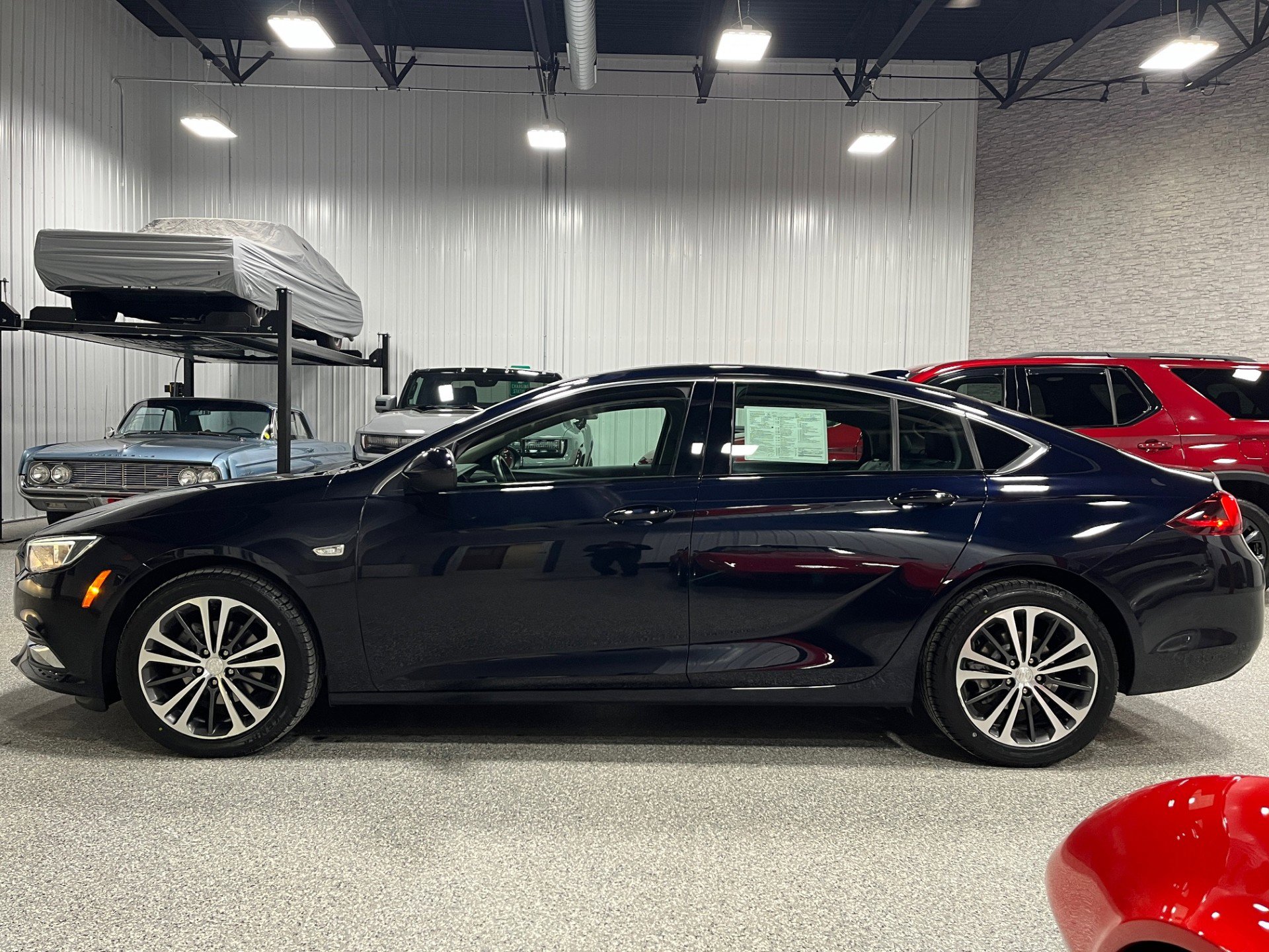 Used 2018 Buick Regal Essence image 2