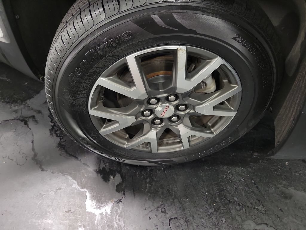 Used 2023 GMC Acadia SLE FWD image 10