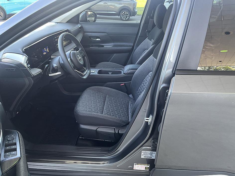 Certified 2025 Nissan Kicks SV image 16