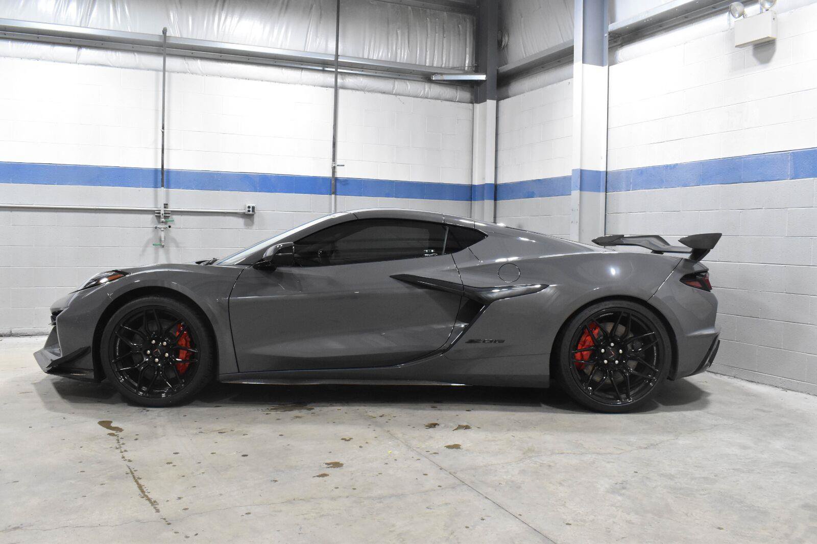 Used 2024 Chevrolet Corvette Z06 RWD image 13
