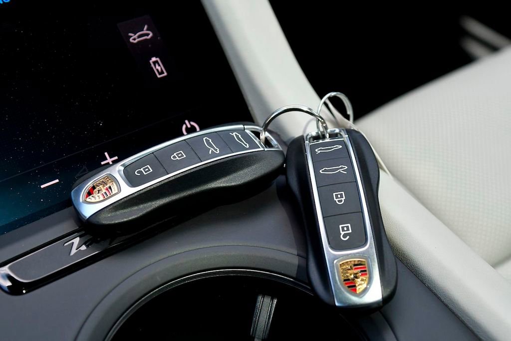 Used 2020 Porsche Taycan 4S image 60