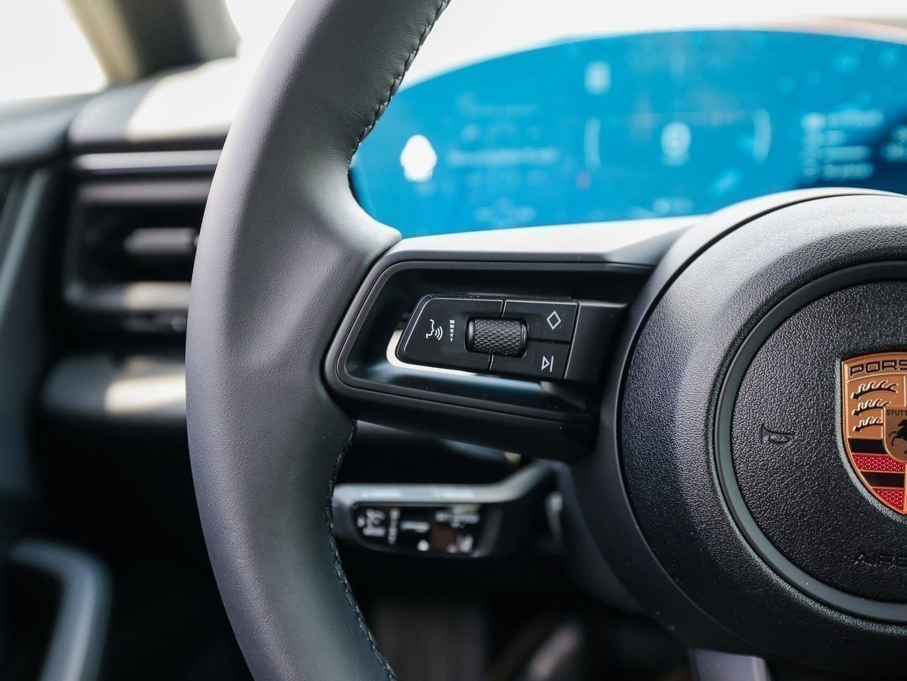 New 2025 Porsche Macan Electric image 17