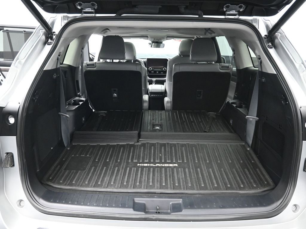 Used 2023 Toyota Highlander Limited image 40
