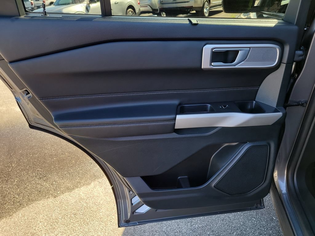 Certified 2024 Ford Explorer Limited RWD image 9