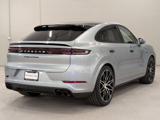 Used 2024 Porsche Cayenne Turbo image 9