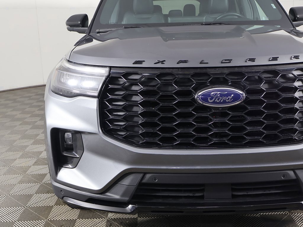 Used 2025 Ford Explorer ST-Line w/ ST-Line Street Pack image 14