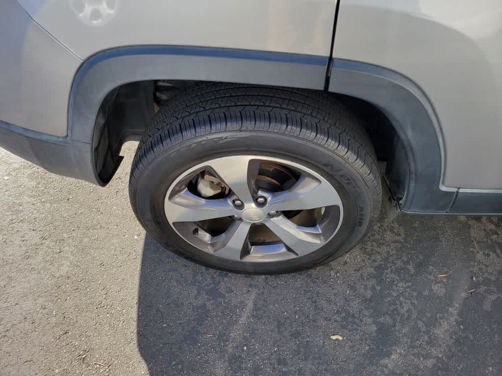 Used 2019 Jeep Cherokee Limited FWD image 9