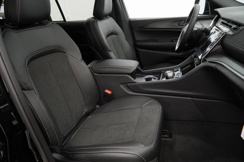 New 2025 Jeep Grand Cherokee Laredo image 34