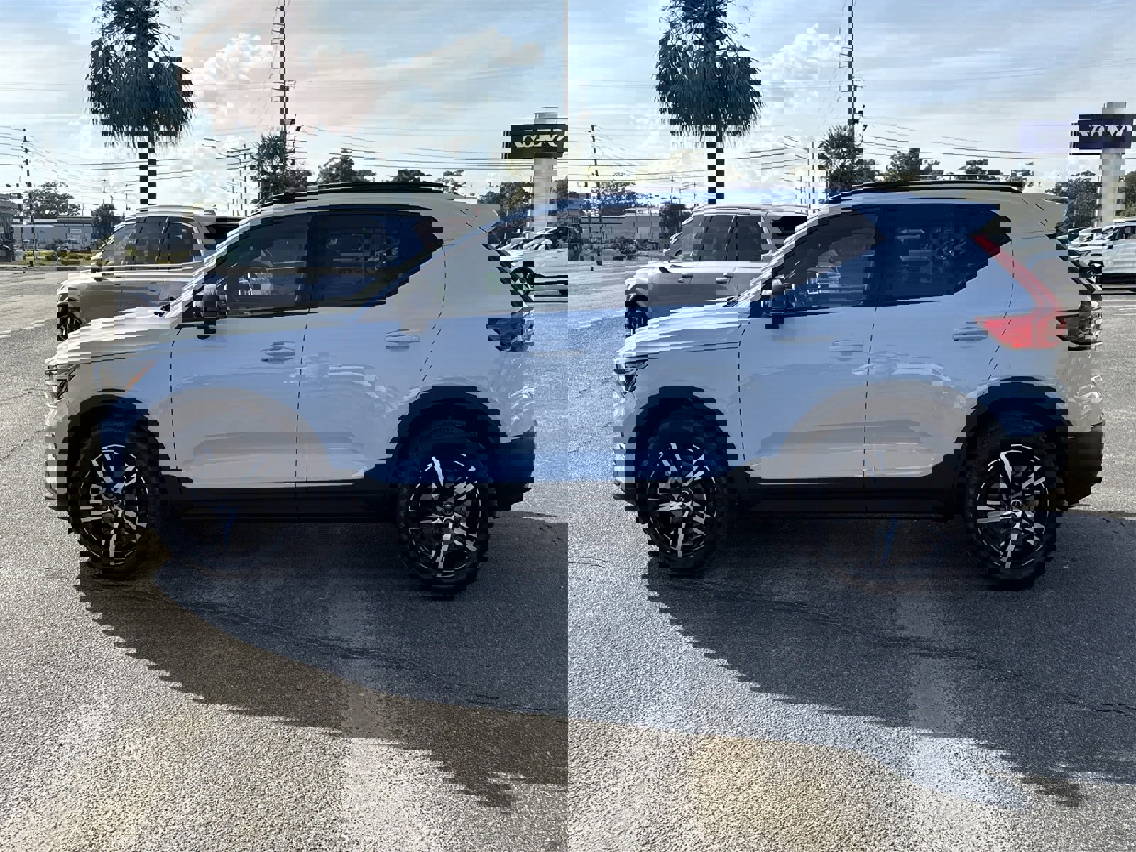 New 2026 Volvo XC40 B4 Core w/ Protection Package image 2