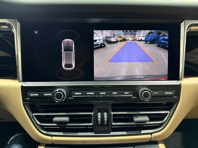 Used 2021 Porsche Macan w/ Premium Package image 86