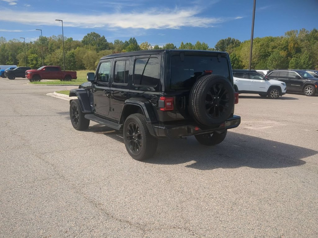 Used 2022 Jeep Wrangler Unlimited Sahara AWD/4WD image 3
