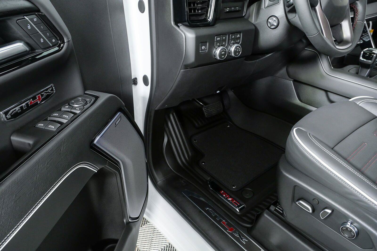 New 2026 GMC Sierra 1500 AT4X AWD/4WD image 8