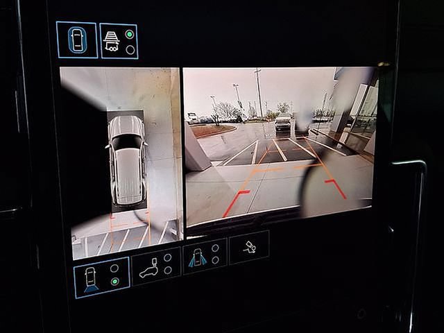 Used 2025 GMC Yukon Denali AWD/4WD image 14