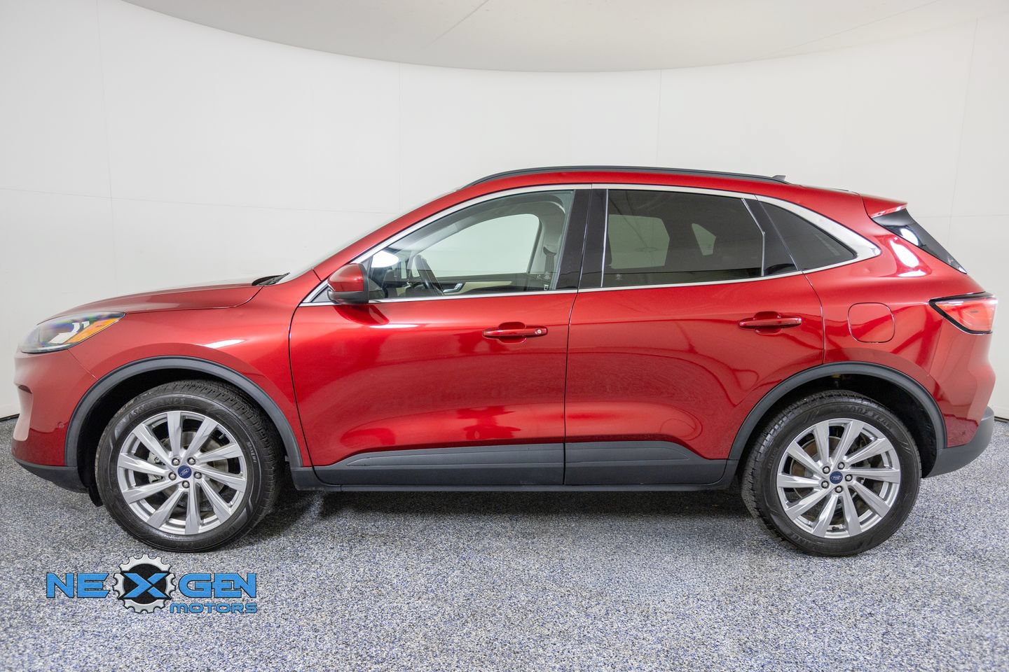 Used 2021 Ford Escape Titanium w/ Titanium Elite Package AWD/4WD image 5