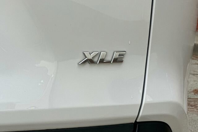 Used 2022 Toyota RAV4 XLE image 38