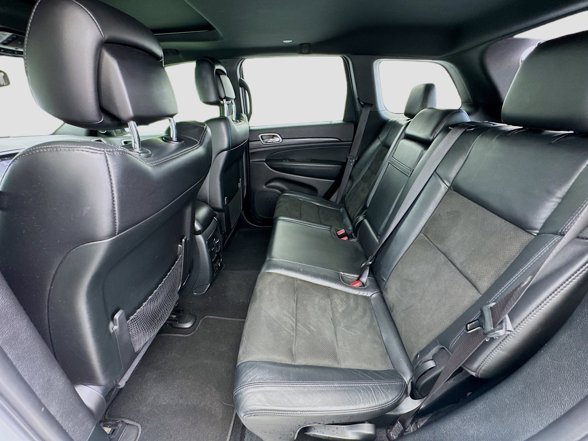 Used 2019 Jeep Grand Cherokee Altitude RWD image 16