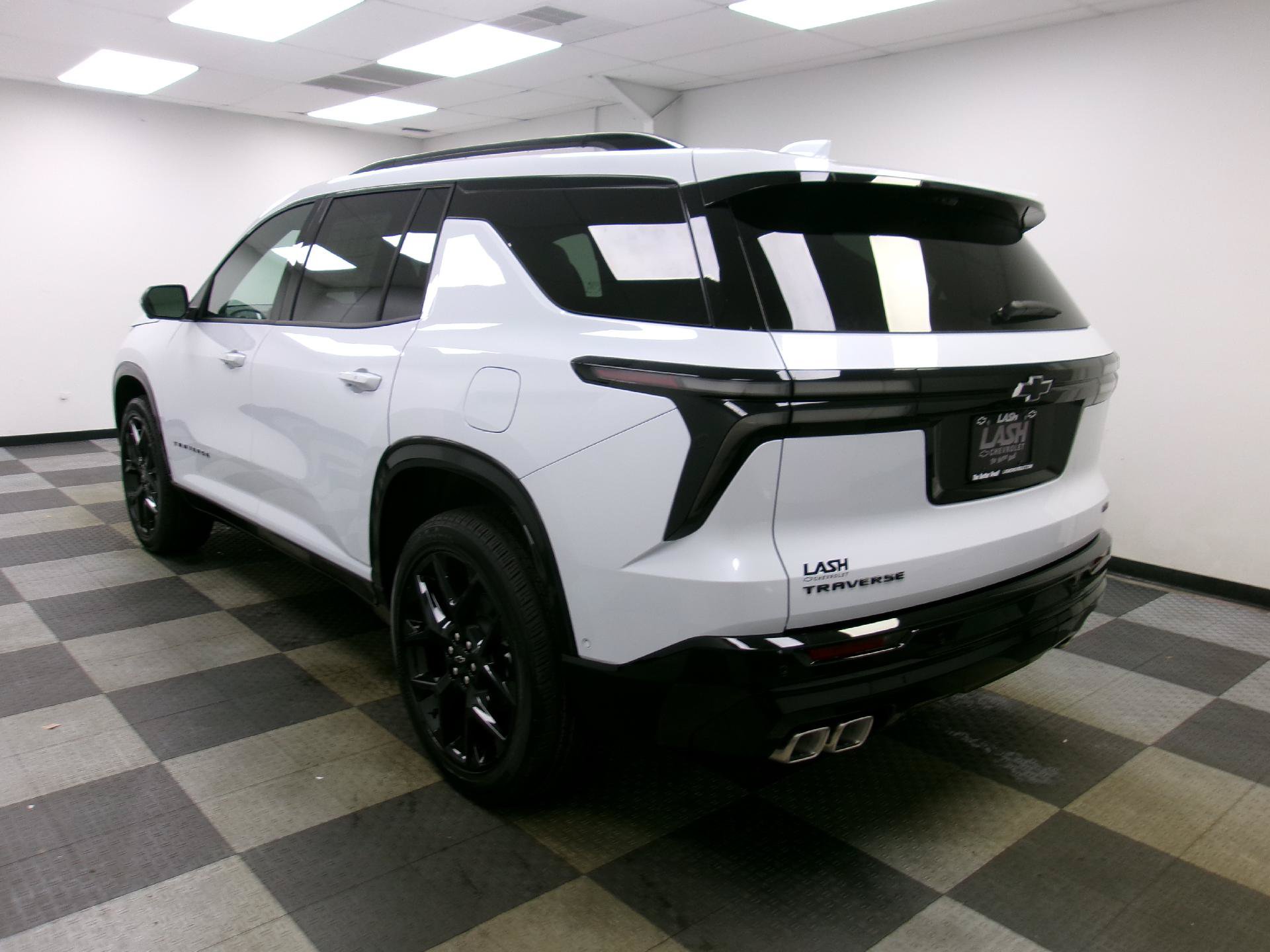 New 2026 Chevrolet Traverse RS w/ LPO, Floor Liner Package FWD image 2