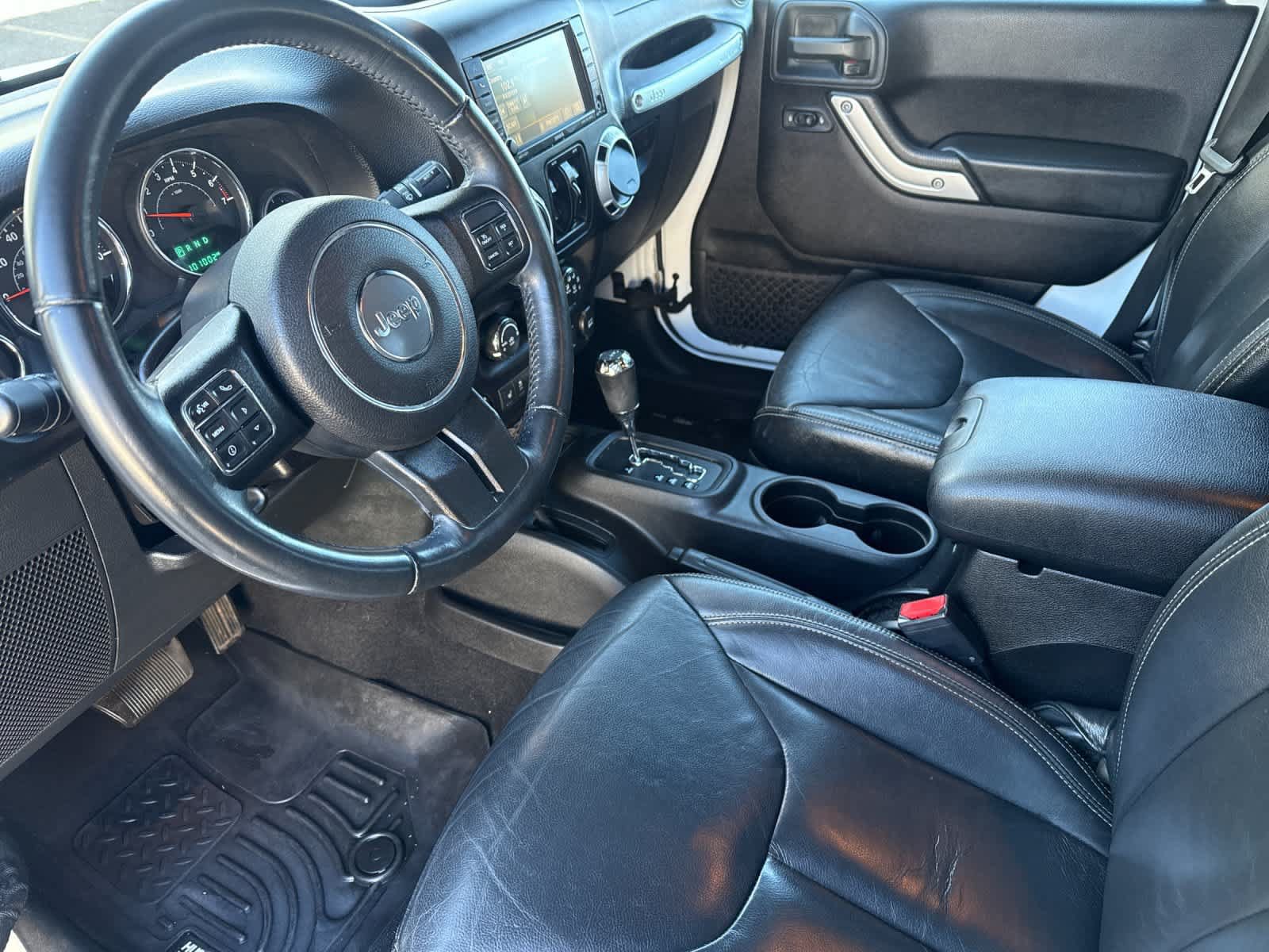 Used 2016 Jeep Wrangler Unlimited Sahara w/ Max Tow Package AWD/4WD image 11