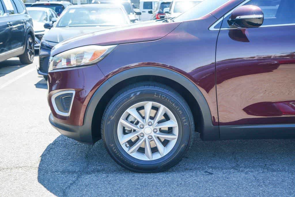 Used 2017 Kia Sorento FWD w/ LX Convenience Package image 9