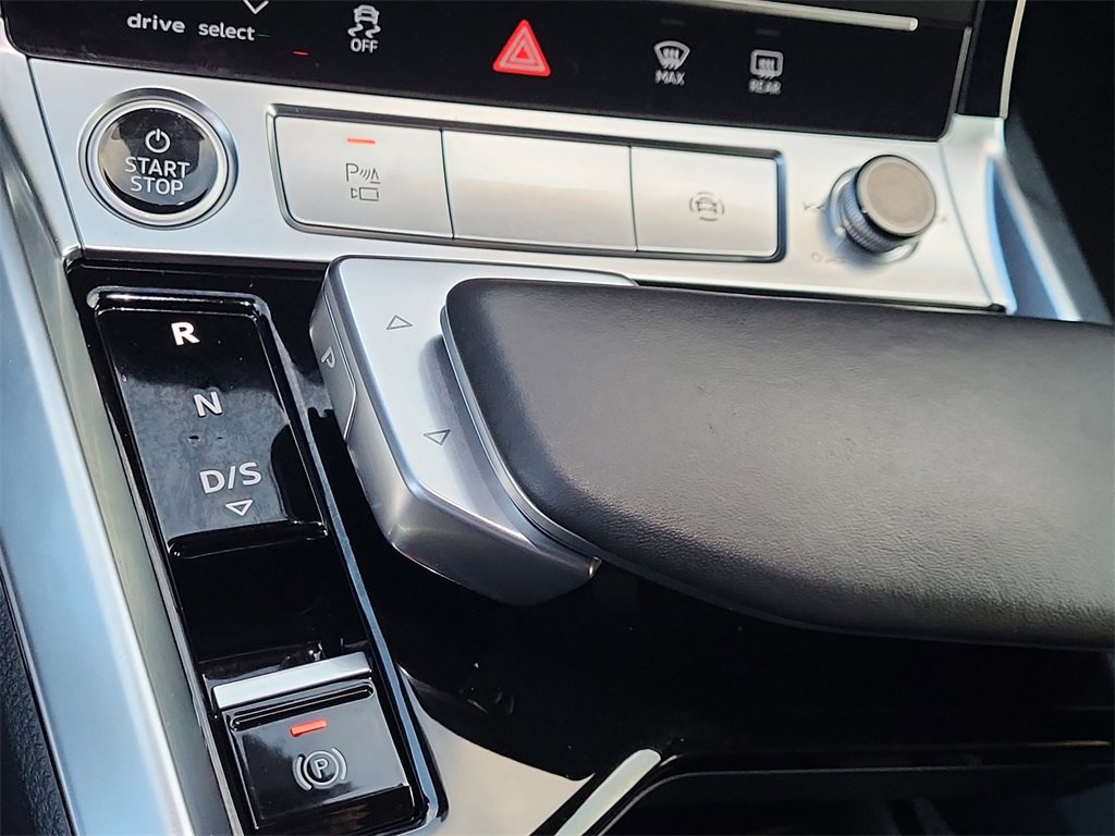 Used 2022 Audi e-tron Premium Plus w/ Premium Plus Package image 29