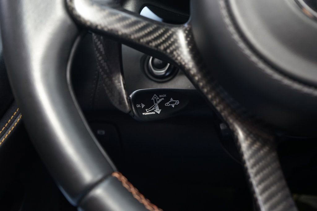 Used 2018 McLaren 570S Spider image 24