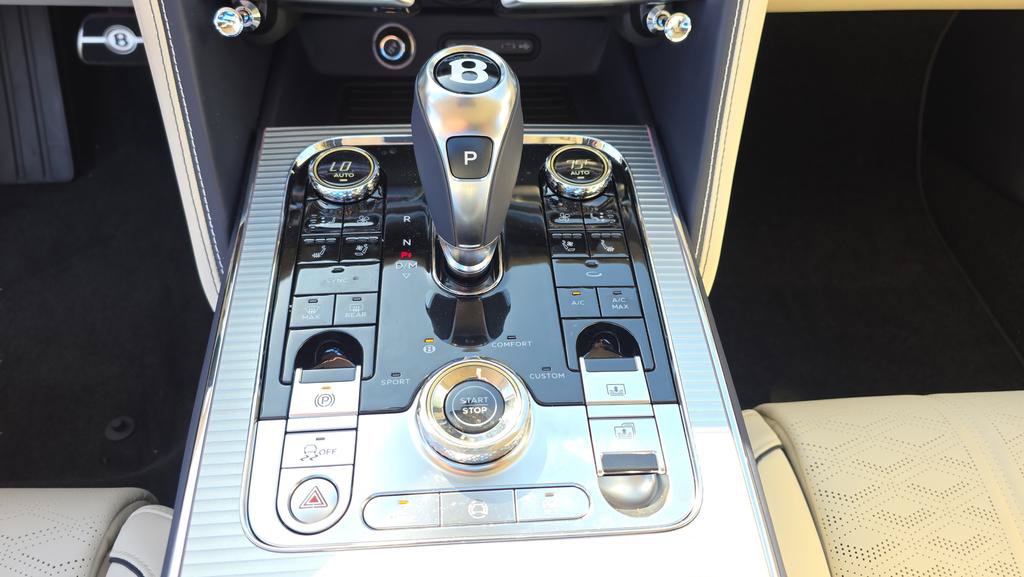 New 2025 Bentley Flying Spur Plug-In Hybrid AWD/4WD image 29