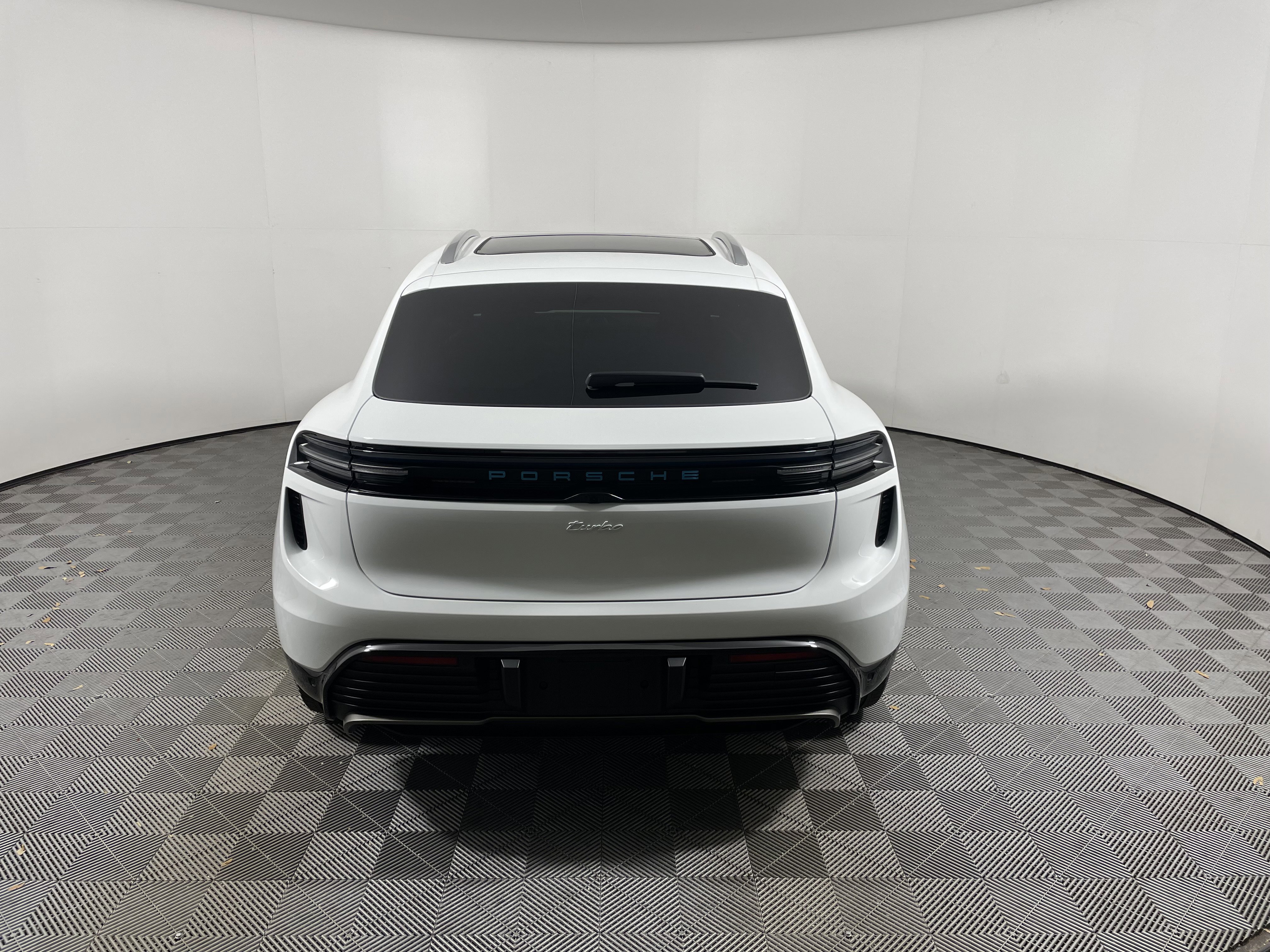 Certified 2025 Porsche Macan Turbo Electric image 5