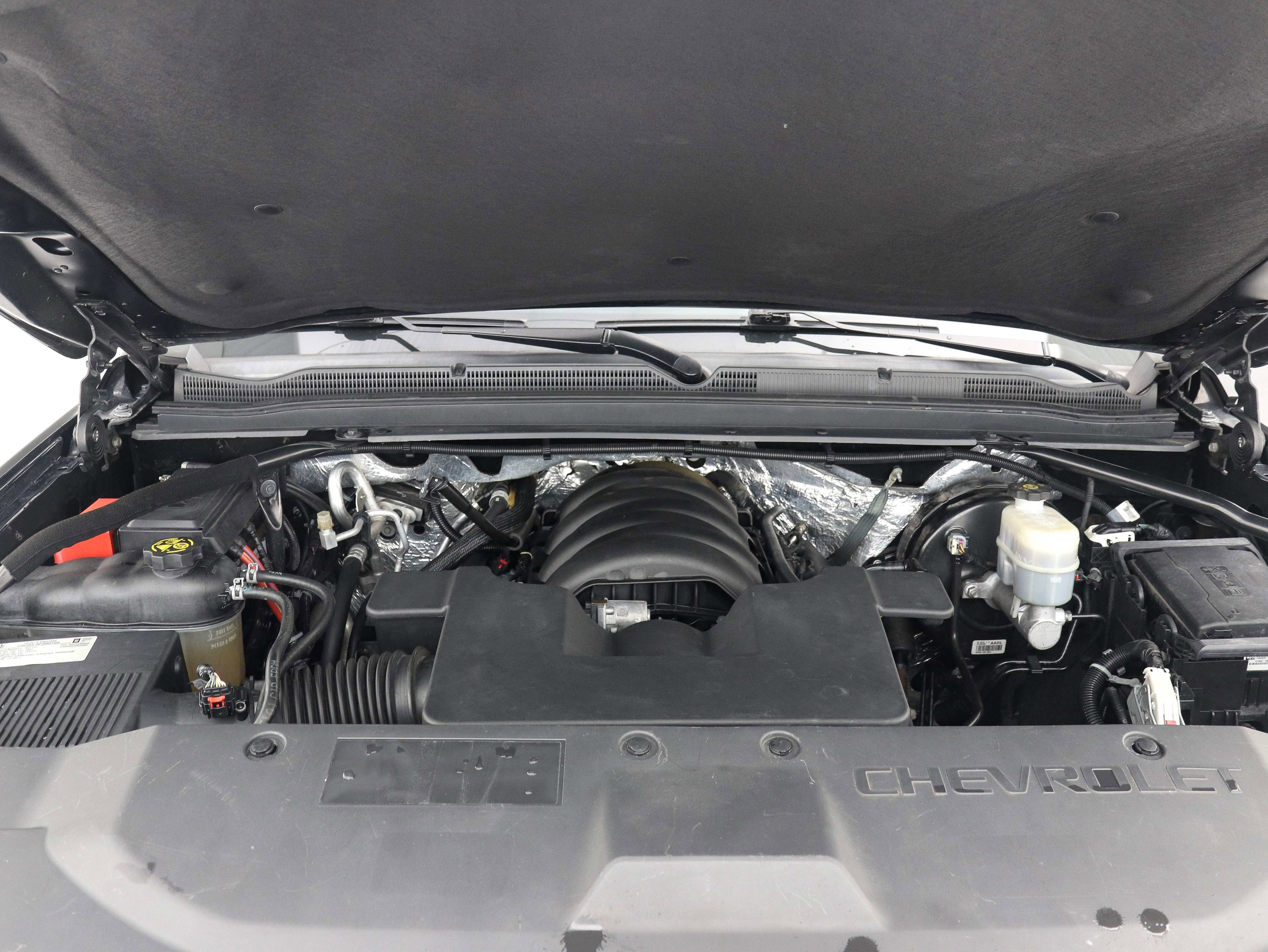 Used 2018 Chevrolet Suburban LS w/ Skid Plate Package image 34