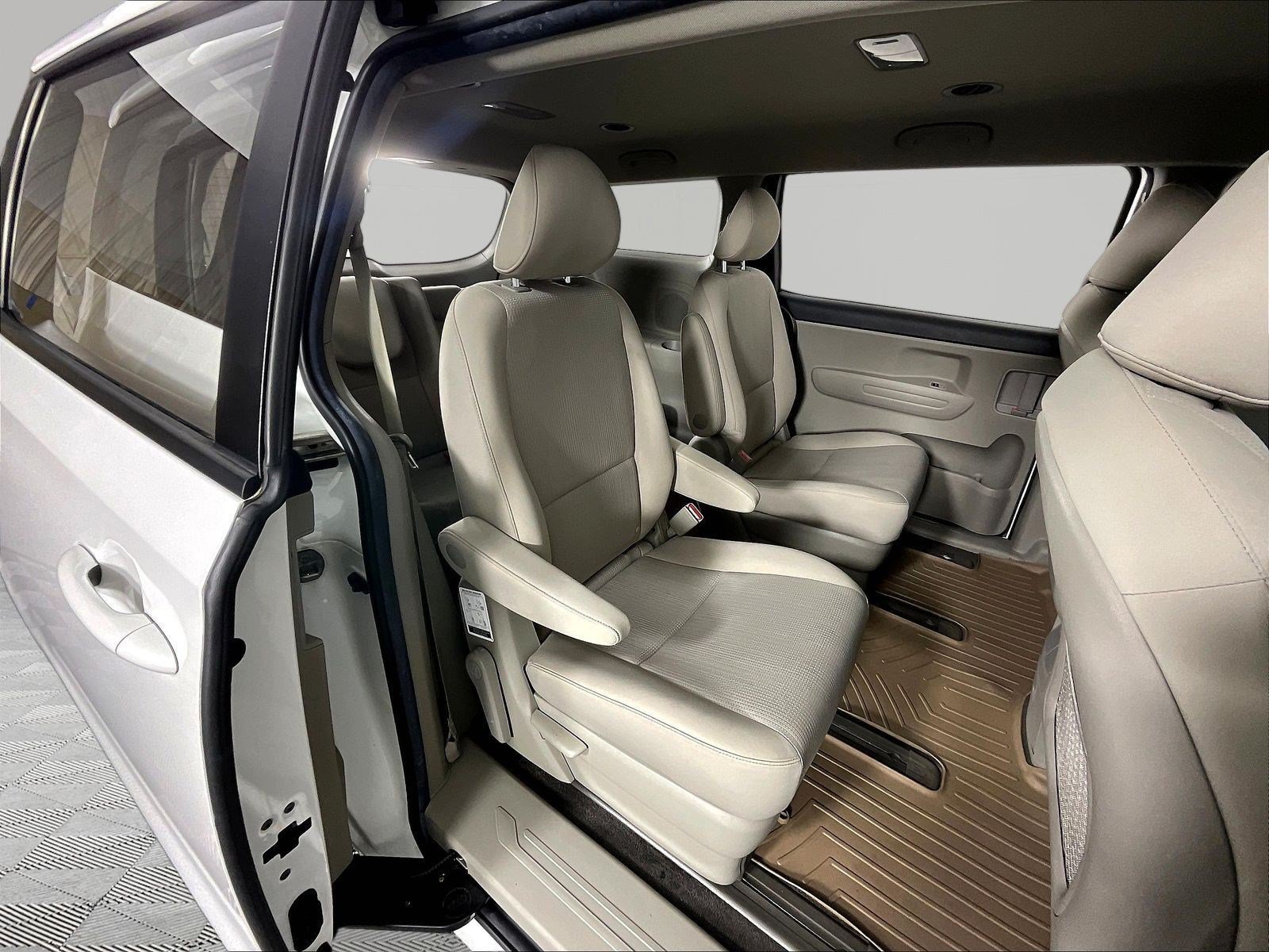 Used 2020 Kia Sedona L FWD image 25