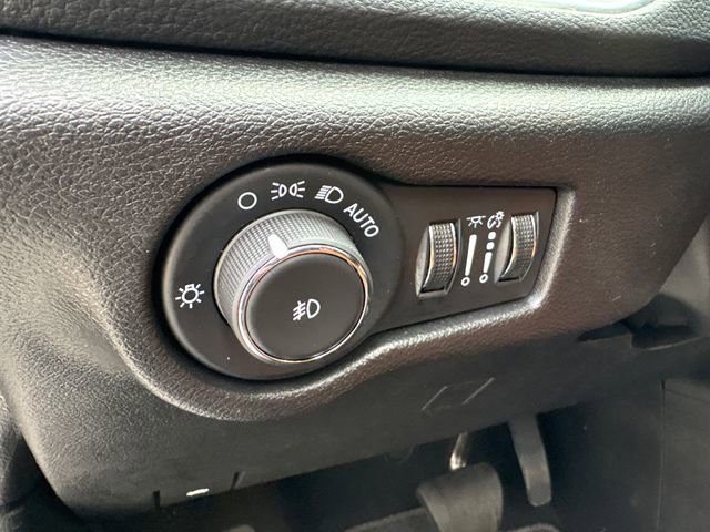 Used 2024 Chrysler Pacifica Pinnacle FWD image 18
