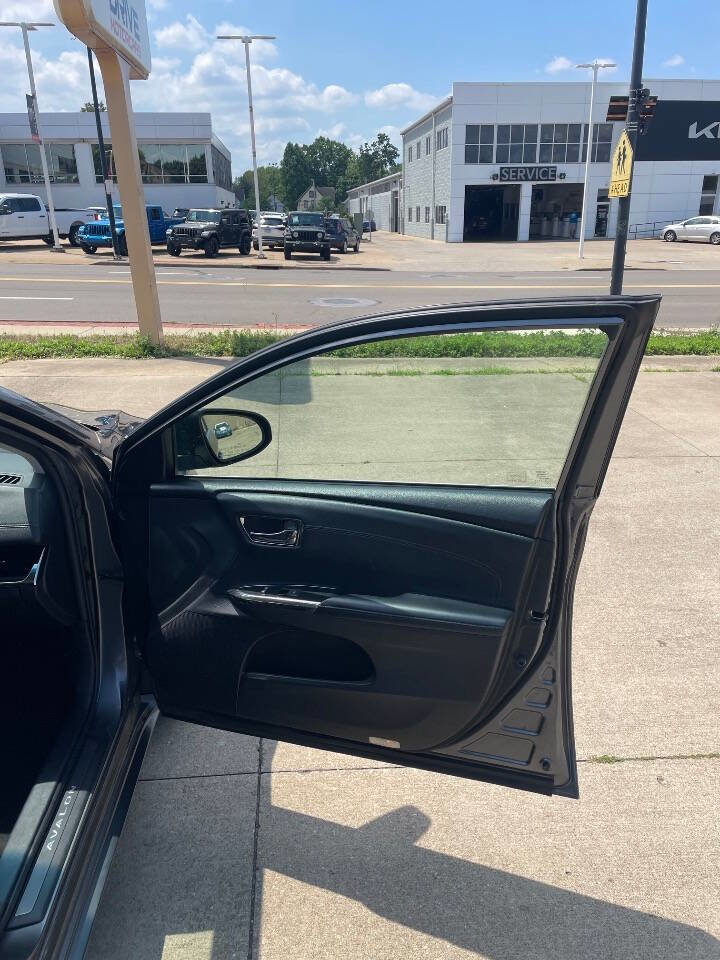 Used 2013 Toyota Avalon Limited image 25