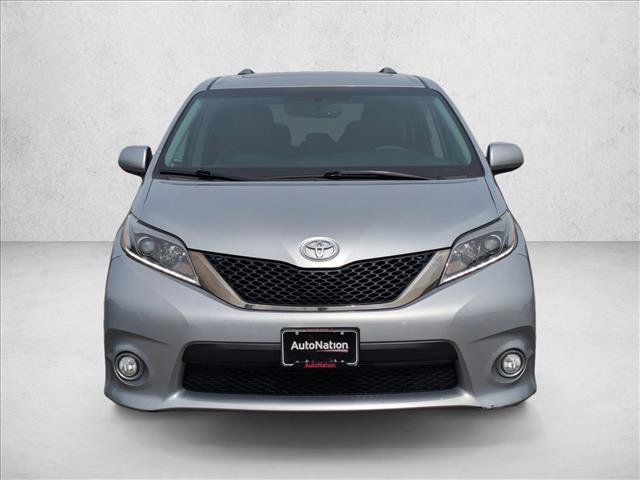 Used 2017 Toyota Sienna SE w/ SE Preferred Package image 2