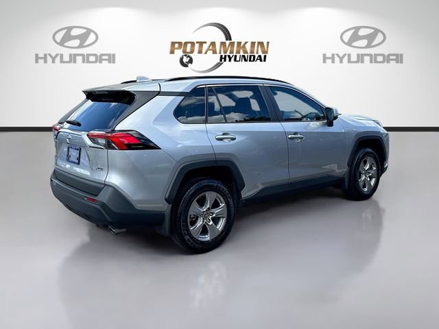 Used 2025 Toyota RAV4 XLE w/ Convenience Package FWD image 5
