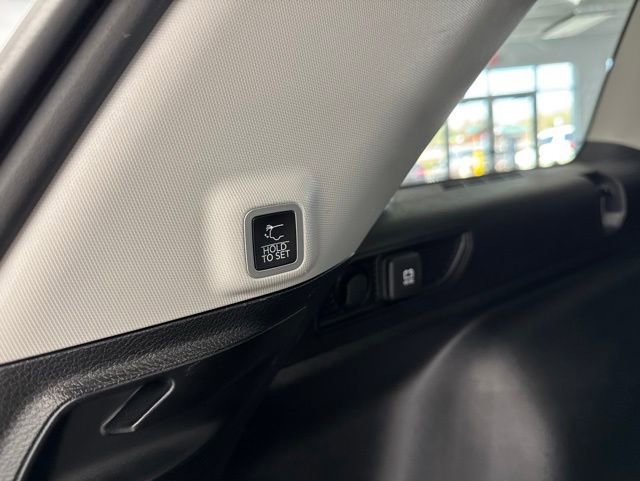 Used 2023 Jeep Grand Cherokee Limited w/ Black Appearance Package AWD/4WD image 12