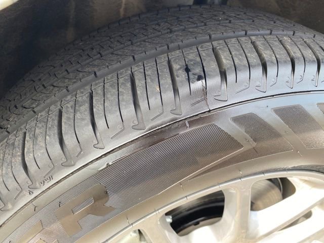 Used 2024 Chrysler Pacifica Touring-L image 22