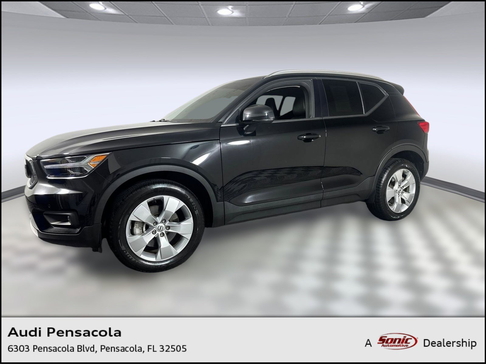 Used 2022 Volvo XC40 T5 Momentum