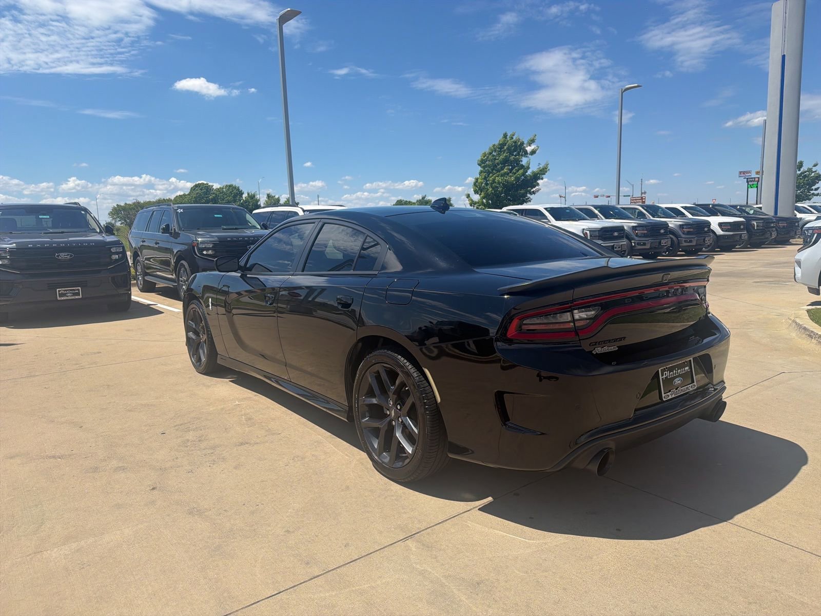 Used 2022 Dodge Charger R/T w/ Blacktop Package RWD image 3