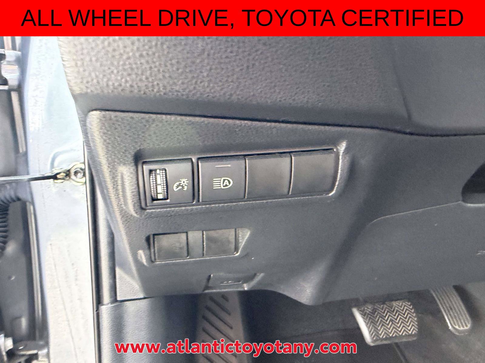 Certified 2022 Toyota Corolla Cross LE AWD/4WD image 21