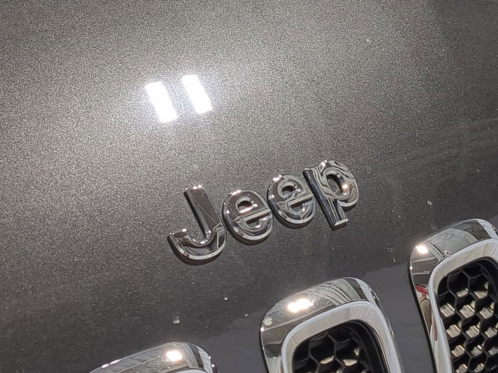 Used 2016 Jeep Cherokee Latitude w/ Cold Weather Group AWD/4WD image 15