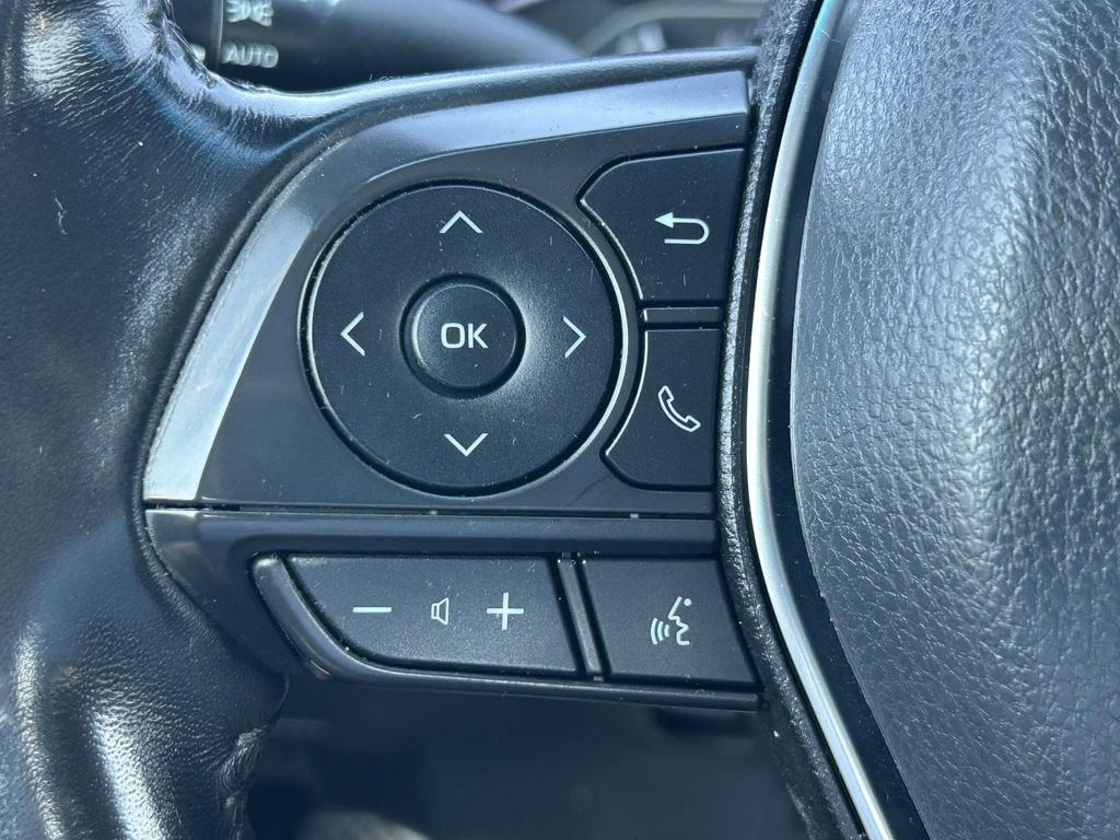 Used 2020 Toyota Camry SE FWD image 23