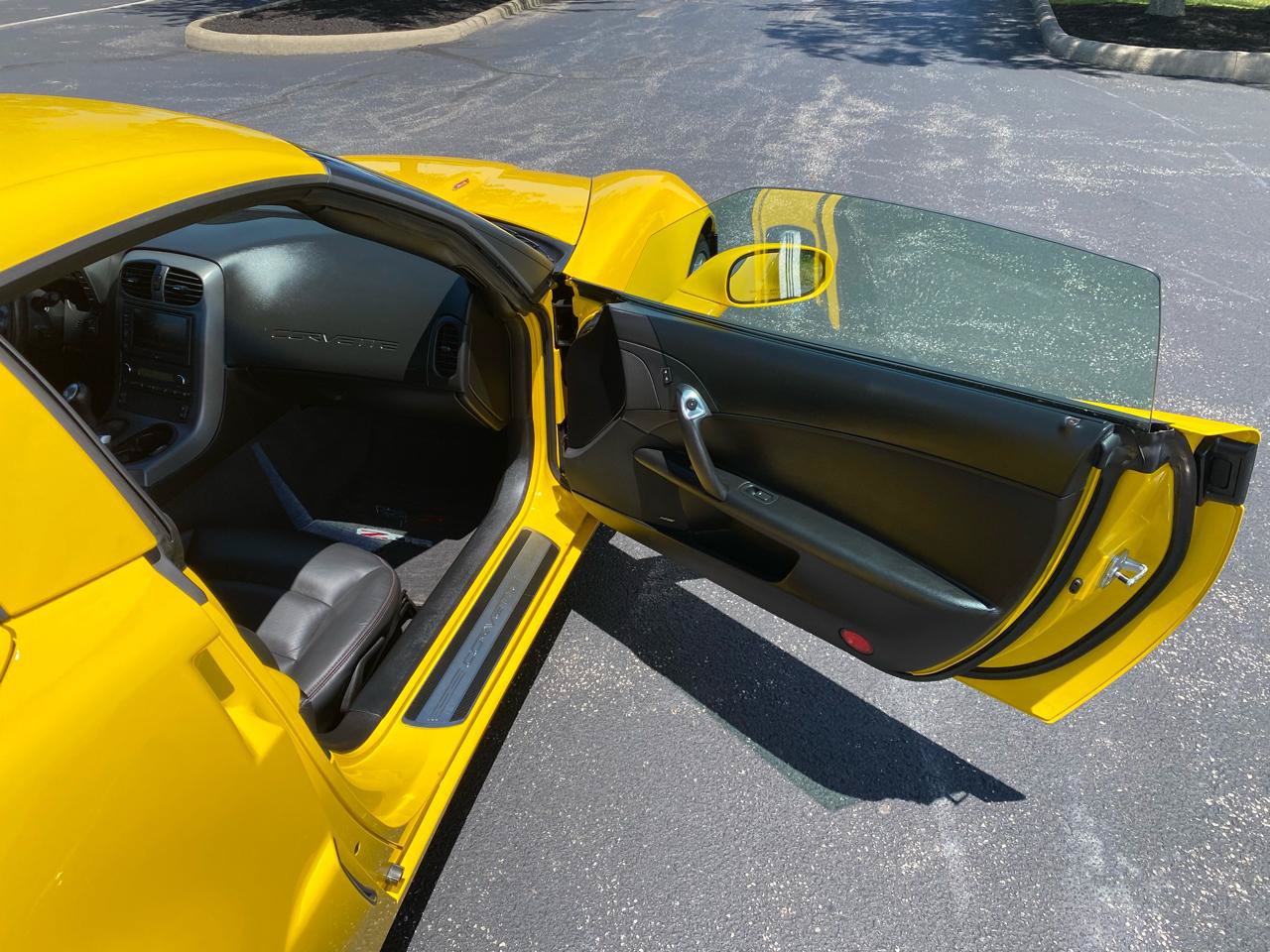 Used 2007 Chevrolet Corvette Z06 w/ Preferred Equipment Group RWD image 14